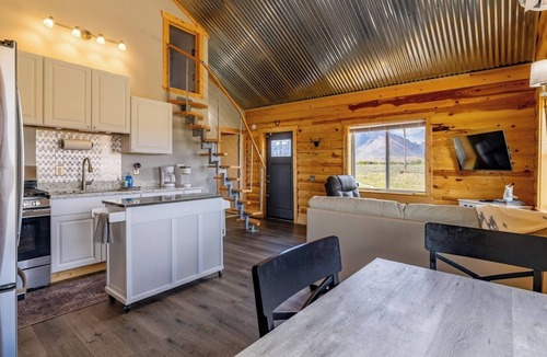 Clark Cabin | Dark Sky Retreat- 2 Cabin Retreat, Pet Friendly, Panoramic Mountain Views!