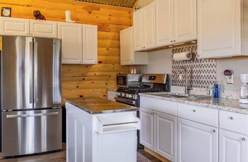 Clark Cabin | Dark Sky Retreat- 2 Cabin Retreat, Pet Friendly, Panoramic Mountain Views!