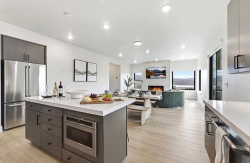 Park City Ski Chalet | Deer Valley Lake and Ski Mountain Views w/Hot Tub