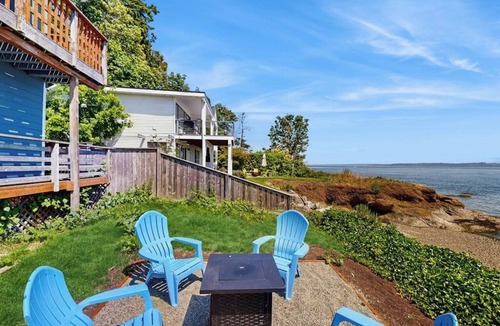 Bainbridge Island Apartment | Direct waterfront - welcoming home with private furnished deck and gas fire pit