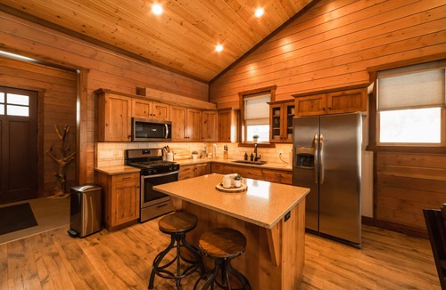 Preston House | DMR Cabin 6 | Two-Level | Max Capacity 14
