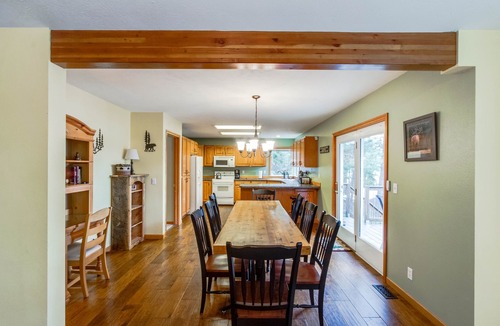 Rockford Bay House | Dog-Friendly Family Getaway with Two Canoes, Rec Room & Lake Access Nearby