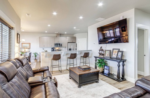 Shelley House | Dog-Friendly Shelley Townhome w/Private Hot Tub!
