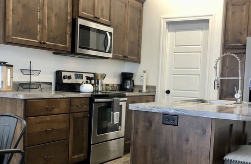 Idaho Falls House | Dog friendly townhome with garage access 5 miles to downtown.