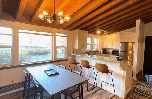 Sun Valley Condo | Dogs welcome! Clean, cozy Sun Valley condo in Elkhorn