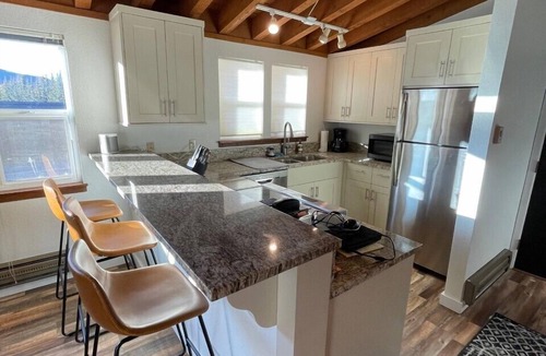 Sun Valley Condo | Dogs welcome! Clean, cozy Sun Valley condo in Elkhorn