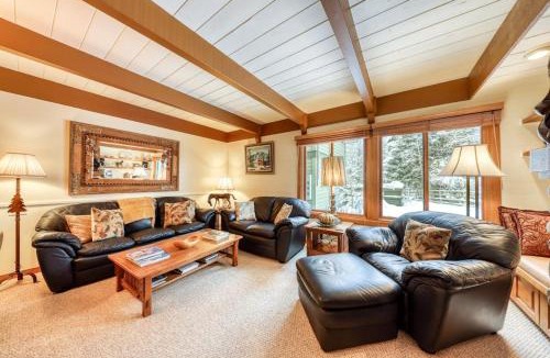 Elkhorn Apartment | Dollar Meadows 1370