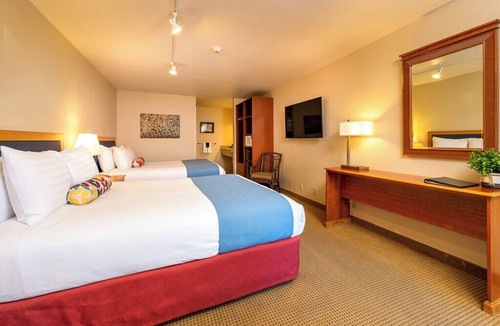Leavenworth Hotel | Double Queen Room – Family-Friendly Comfort in Downtown Leavenworth