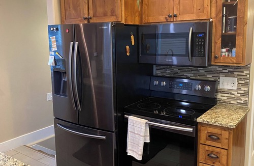 Pocatello House | Down the street from ISU. 30 min drive to lave hot spring