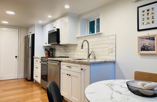 York Apartment | Downtown Bellingham newly furnished guest suite