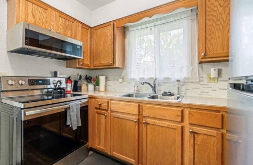 Caldwell House | Downtown Caldwell | Golf Course View | Near I-84 | Fast WiFi | Sleeps 5
