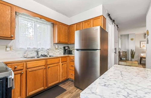 Caldwell House | Downtown Caldwell | Golf Course View | Near I-84 | Fast WiFi | Sleeps 5