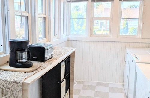 Hagerman House | Downtown Hagerman Retreat Sleeps 9 Game Room 10 Min to Hot Springs & River