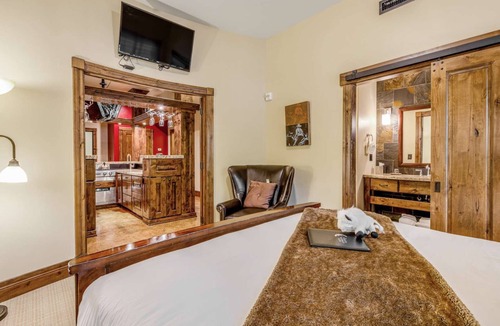 Jackson Hotel | Downtown Jackson - 2 Bedroom Suite
