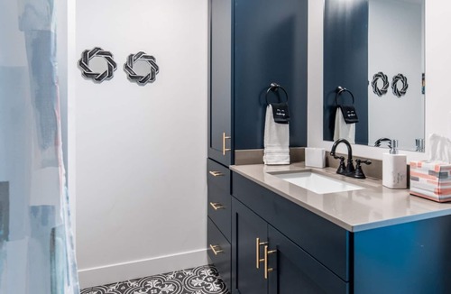 Central City Apartment | 👑DownTown Luxury💎2 Bed/2 Bath🛁Family Friendly😍Close to Park & City🌇