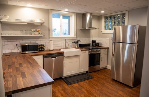 Moscow Apartment | Downtown Moscow Private Downstairs Apartment Sleeps 6.