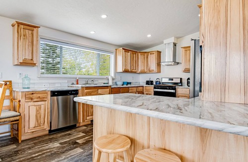 Sweetwater House | Dreamy retreat with golf course & lake views, Ideal Beach Resort amenities