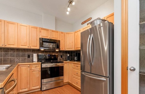 Radium Hot Springs Apartment | Eagle Crest | Steam Shower | Fireplace | Springs