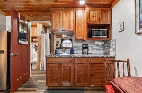 Ashton Apartment | Eagles Landing River View Near Yellowstone