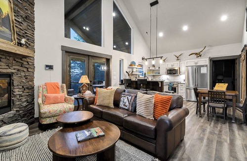 Coeur d'Alene Cabin | Eagles Nest Star Dome, Hot Tub & Org Swim Pond