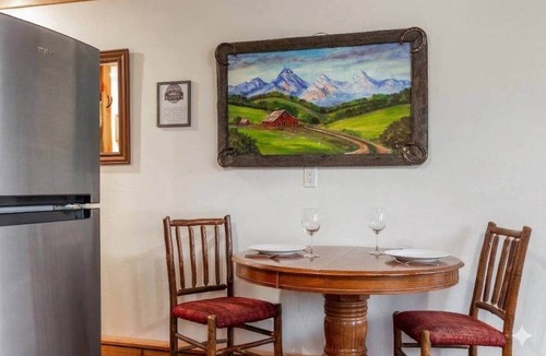 Ashton Apartment | Eagles Perch River View Near Yellowstone
