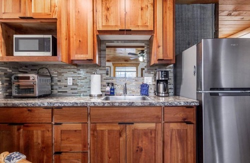 Ashton Apartment | Eagles Perch River View Near Yellowstone