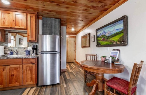 Ashton Apartment | Eagles Perch River View Near Yellowstone
