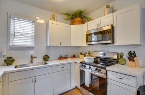 Hilltop House | Easy Access to Dtwn Tacoma! Stylish Couple's Condo