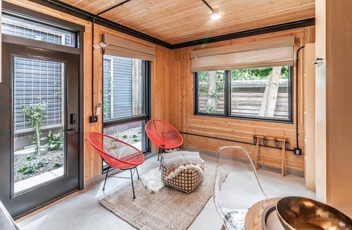 South Perry District Apartment | Eco-friendly Private Studio with free wifi
