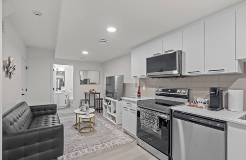 Whyte ave House | Edmonton Whyte Ave Private Basement Suite 😍 Sleeps 4!
