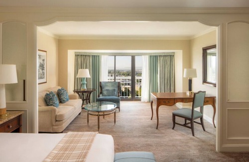Downtown Salt Lake City Hotel | Elegant Room w/Heated Pool & Luxurious Décor for Ultimate Relaxation