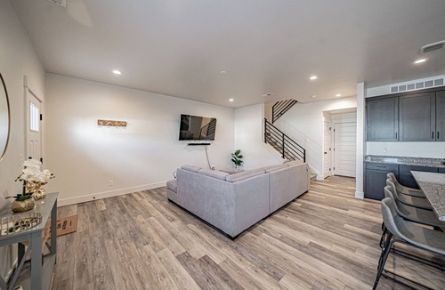 Ammon House | Elegant Townhouse in Ammon, Idaho