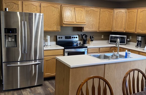 Gardiner House | Elk Haven House - Less than 5 min from Yellowstone Park! Beautiful views!