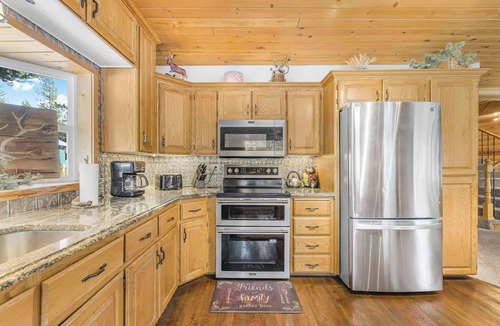Island Park House | Elk Retreat - 24 Miles to Yellowstone - Wi-Fi ~ New Large Deck.