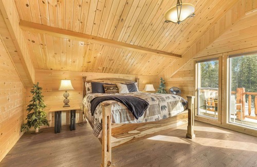 Island Park House | Elk Retreat - 24 Miles to Yellowstone - Wi-Fi ~ New Large Deck.