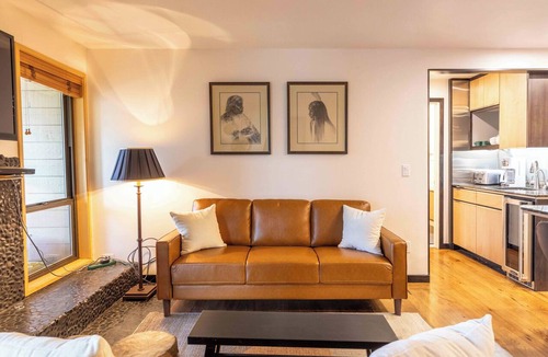 Elkhorn Village Condo | Elkhorn Retreat: Condo with Pond Views, Pool & Pet-Friendly