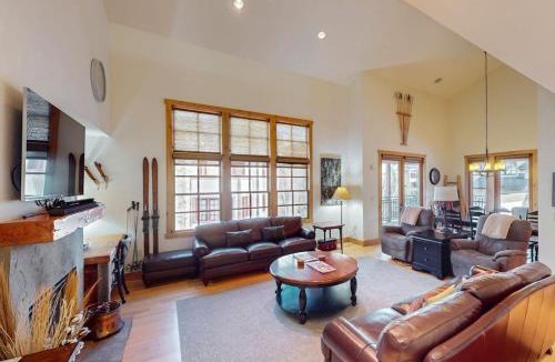 Elkhorn Village House | Elkhorn Springs Retreat