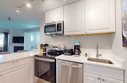 Elkhorn Village Condo | Elkhorn Village Studio 2026- Newly Remodeled Quiet Retreat for One or Two