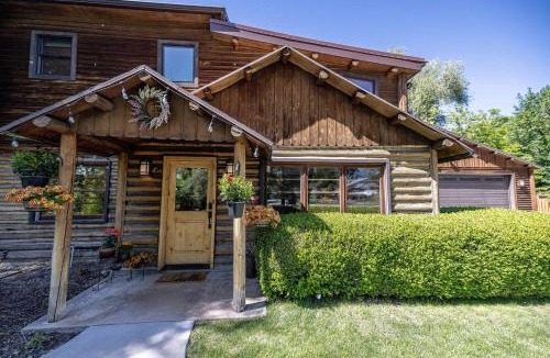 Holladay Bed & Breakfast | Engen Hus Bed and Breakfast