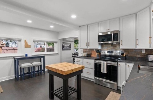Garden District House | Enjoy the beautiful waters of Lake Couer d Alene all summer long! Only a few dates left in August and September! Book now and enjoy all Cd'A has to offer! A historically charming, newly renovated home in the heart of downtown Couer d Alene!