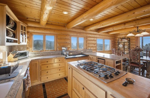 Stevensville House | Enjoy the striking views of the Bitterroot valley from this well appointed Cabin. The perfect spot to gather and enjoy all Montana has to offer. Whether you're visiting to enjoy the outdoors or for a quiet getaway this home is the perfect basecamp.