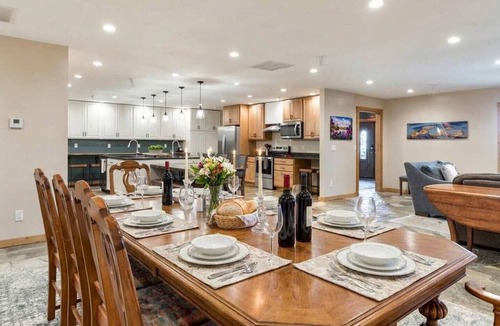 Leigh Creek Estates House | Entire Teton Crest Lodge Sleeps 30. Hot tub, views