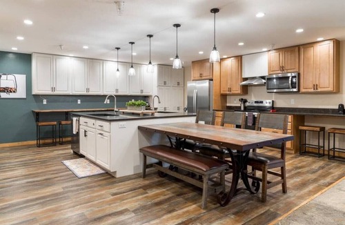 Leigh Creek Estates House | Entire Teton Crest Lodge Sleeps 30. Hot tub, views