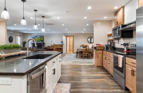 Leigh Creek Estates House | Entire Teton Crest Lodge Sleeps 30. Hot tub, views