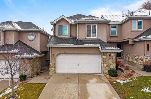 Cottonwood Heights Villa | Epic Escape with Hot Tub close to Canyons!