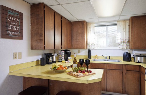College Place Apartment | ESCAPE TO WALLA WALLA WINE COUNTRY — YOUR PRIVATE KING SUITE ACROSS FROM TH.
