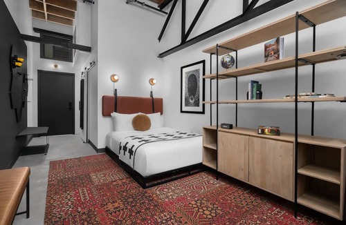 People's Freeway Hotel | evo Hotel, Family Room, Dog-friendly & Free Parking