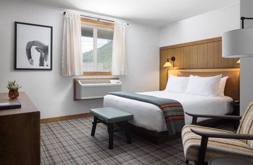 Jackson Hotel | Exciting Countryside Escapade! Near National Elk Refuge, Free Parking