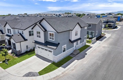 Pleasant Grove House | Executive Retreat – Perfect House for Work + Family Life