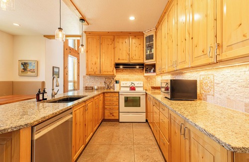 North Snyderville Basin Other | Experience luxury in this 4-bedroom, 4-bathroom ranch in scenic Park City, UT.